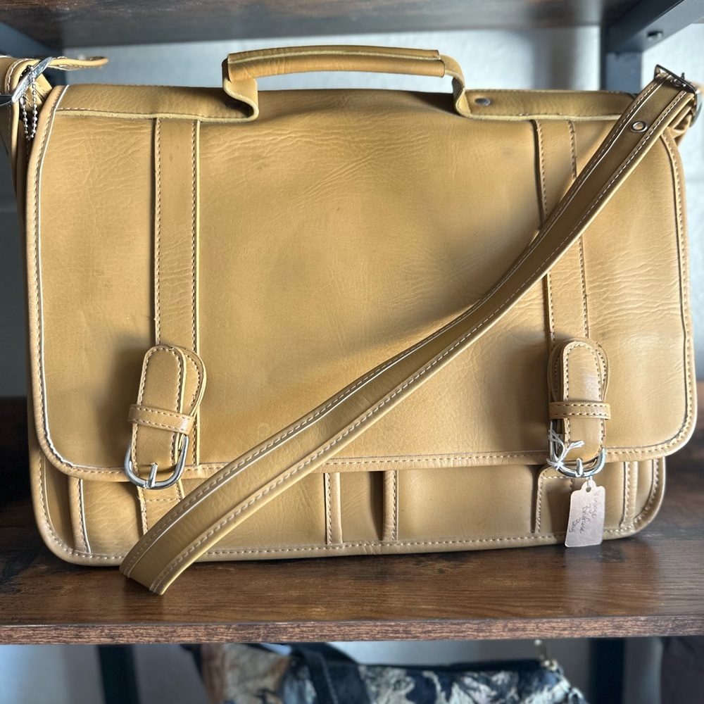 39• Vintage Briefcase Bag